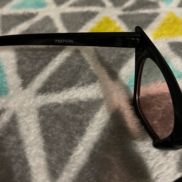 Glasses - Picture 4 of 4